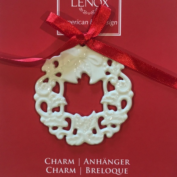 Lenox Christmas Wreath Charm - Picture 1 of 5